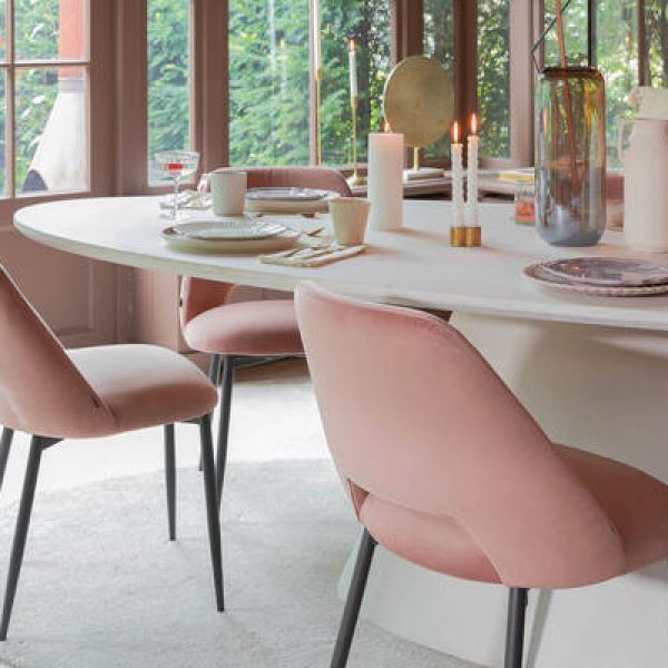 Eettafel en stoelen Eettafel en stoelen
